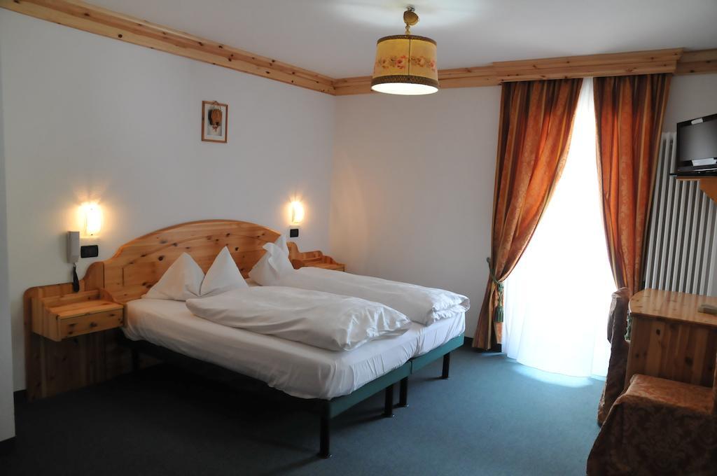 Hotel Ciamol Campitello di Fassa Pokoj fotografie
